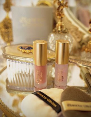 Zlatá barva v sobě nese eleganci a sílu. Je to barva světla, jistoty i sebevědomí. Tato vznešená barva nikdy nemusí prosit...